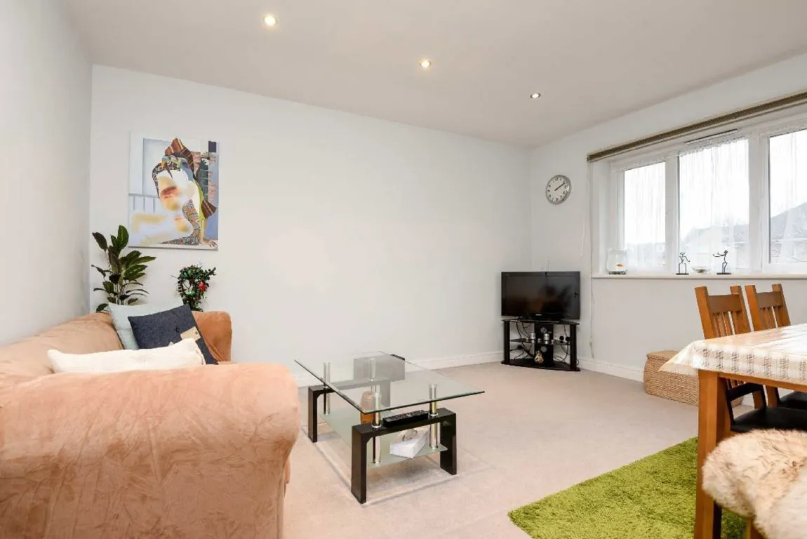 1 bed flat to rent, St. James's Drive, SW12