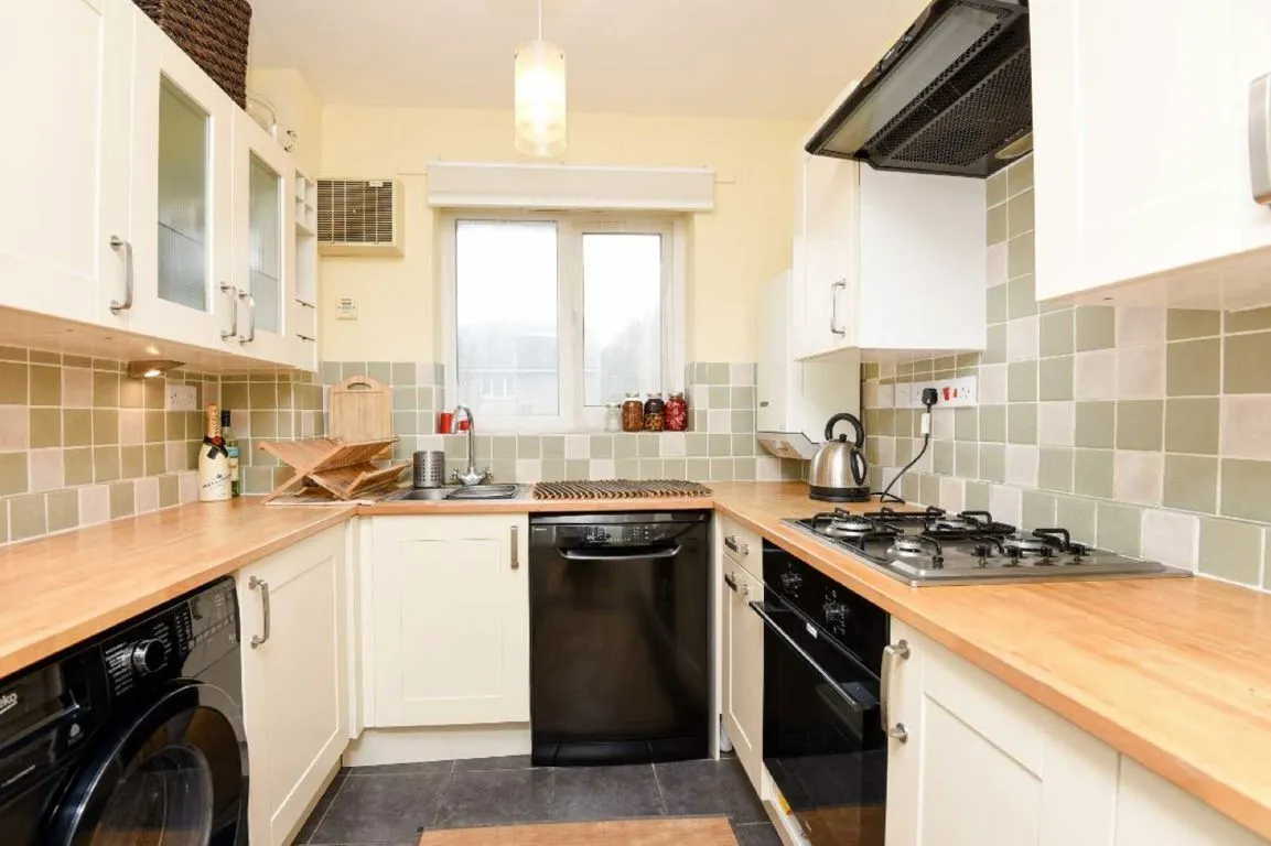 St. James's Drive, SW12, photo 2