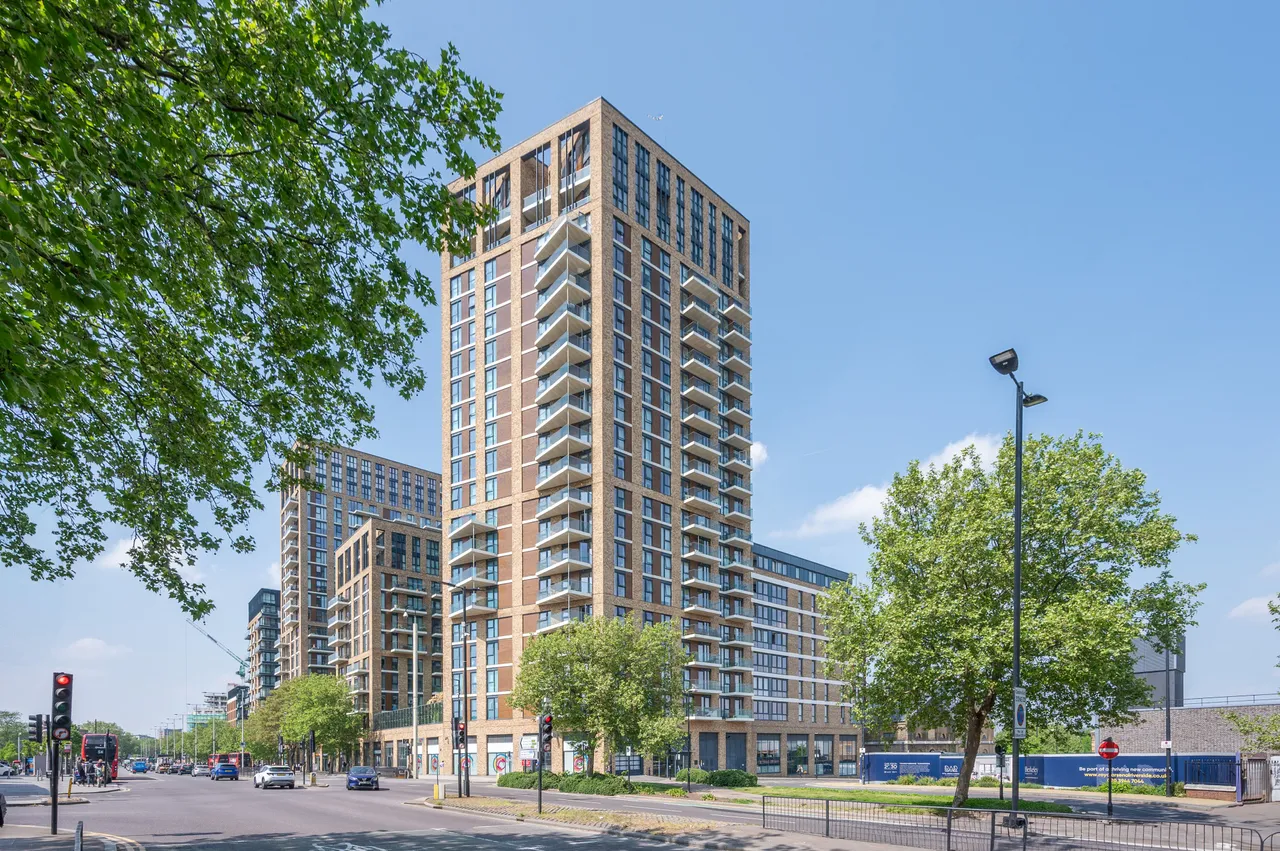 Flat 120, Duncombe House, 15 Victory Parade, London, photo 6