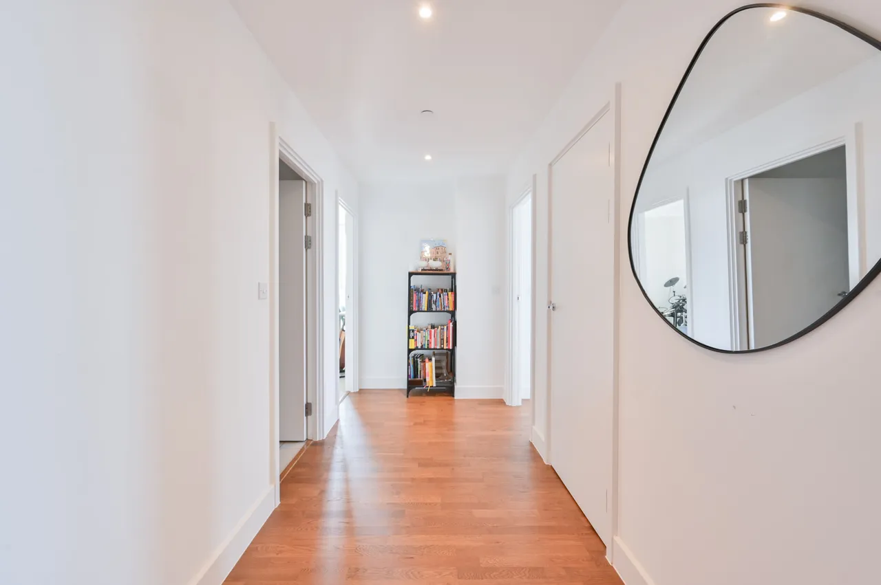 Flat 120, Duncombe House, 15 Victory Parade, London, photo 10