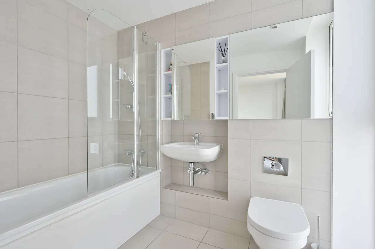 Flat 120, Duncombe House, 15 Victory Parade, London, photo 5
