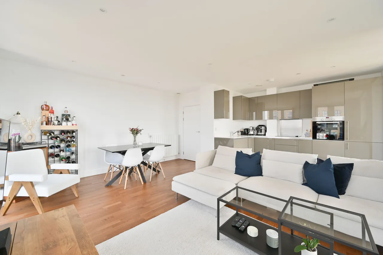Flat 120, Duncombe House, 15 Victory Parade, London, photo 9