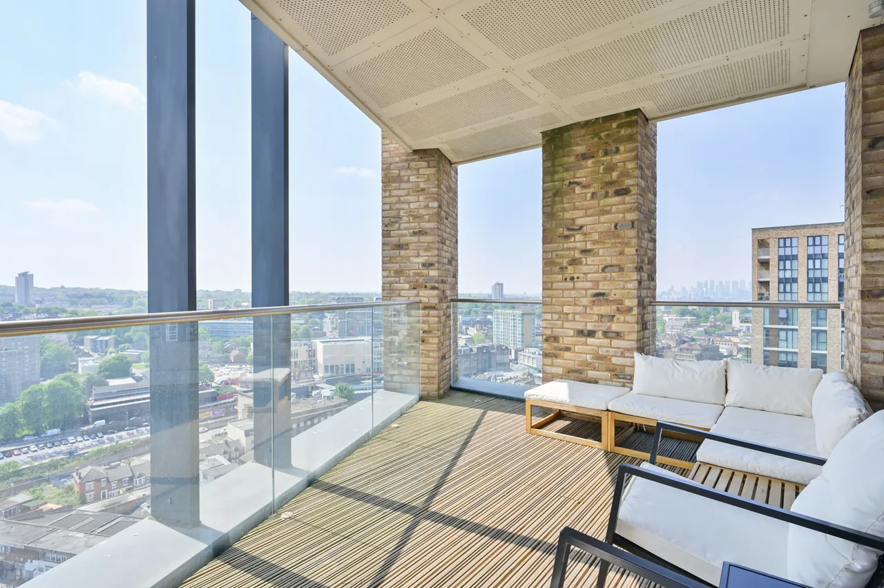 Flat 120, Duncombe House, 15 Victory Parade, London, photo 4