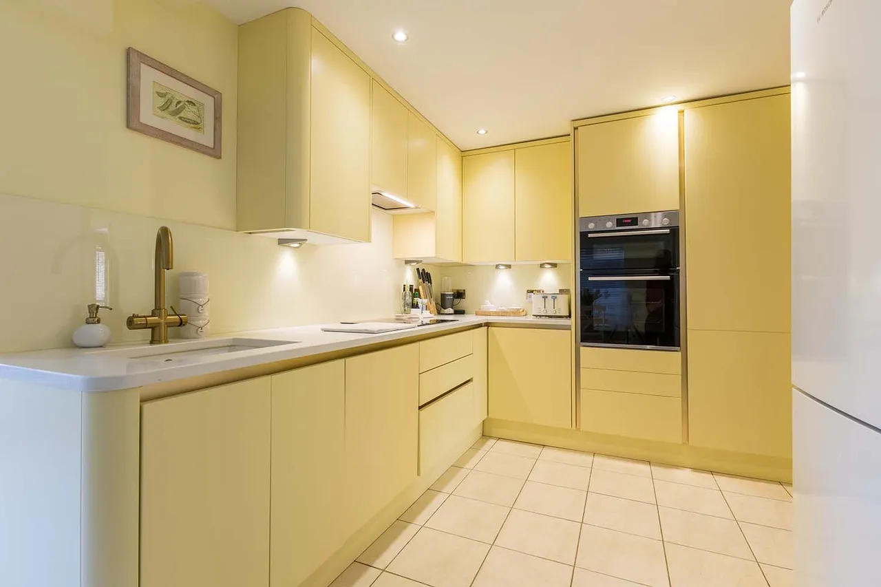 Balmoral, Cranbrook Drive, Maidenhead, Berkshire, photo 9