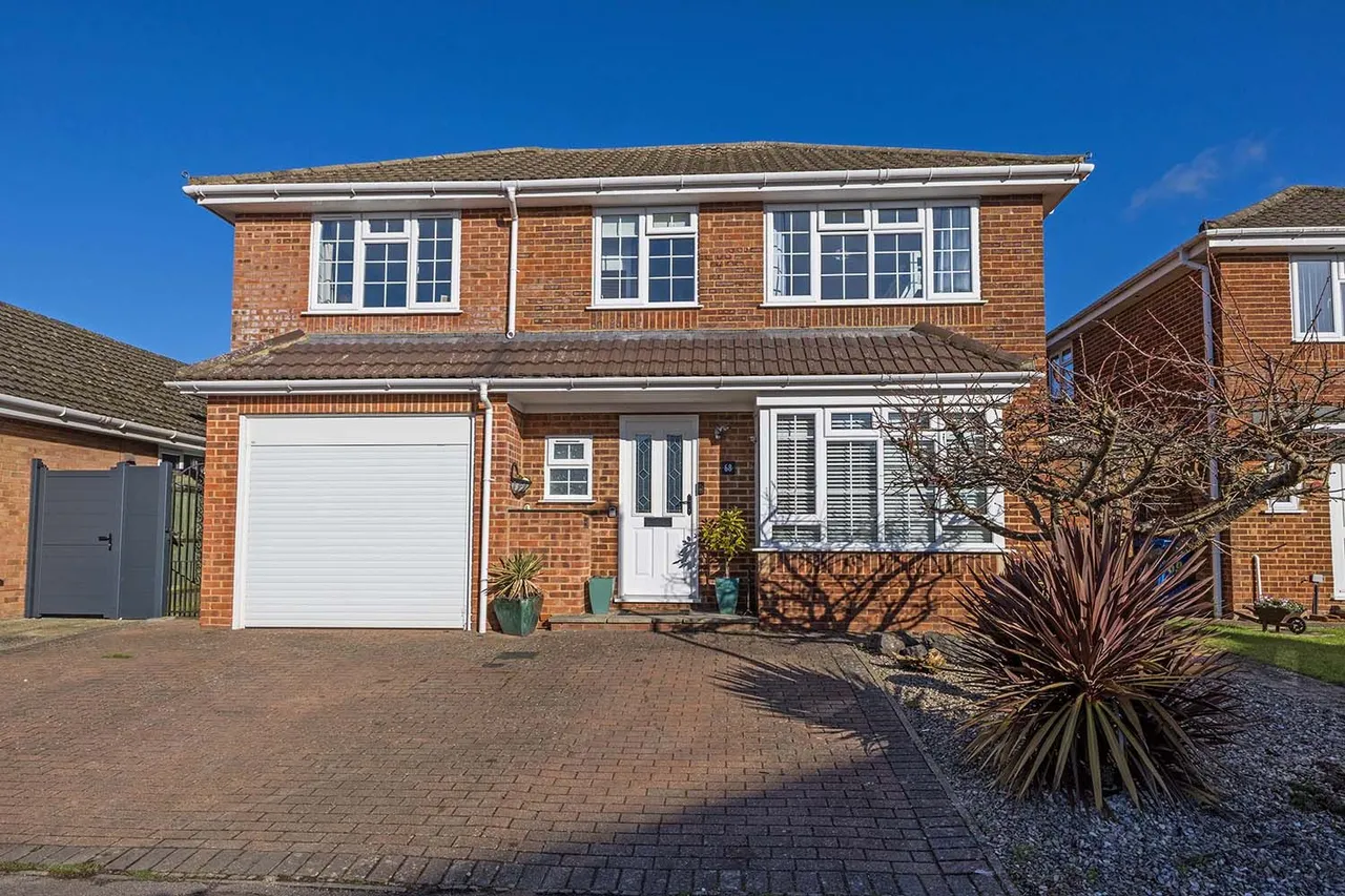 Balmoral, Cranbrook Drive, Maidenhead, Berkshire, photo 2