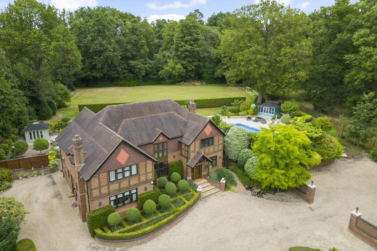 5 bed house for sale — Cliveden Road, Burnham, SL1