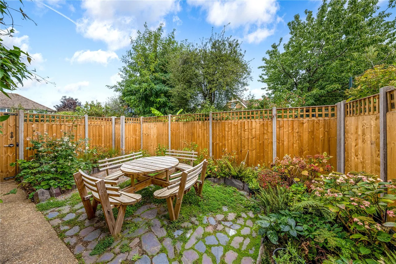 Greville Close, St Margarets, TW1, photo 6
