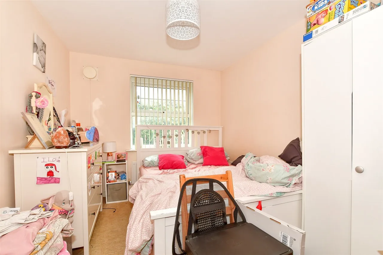 Woodfield Road, Crawley, RH10, photo 6