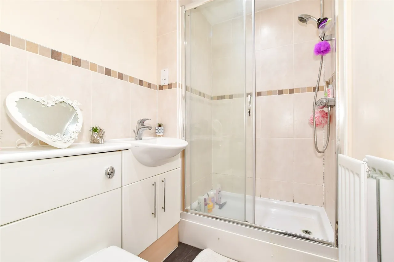 Woodfield Road, Crawley, RH10, photo 7