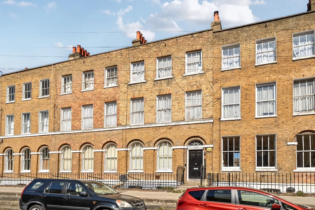 2 bed flat for sale — Surrey Square, SE17