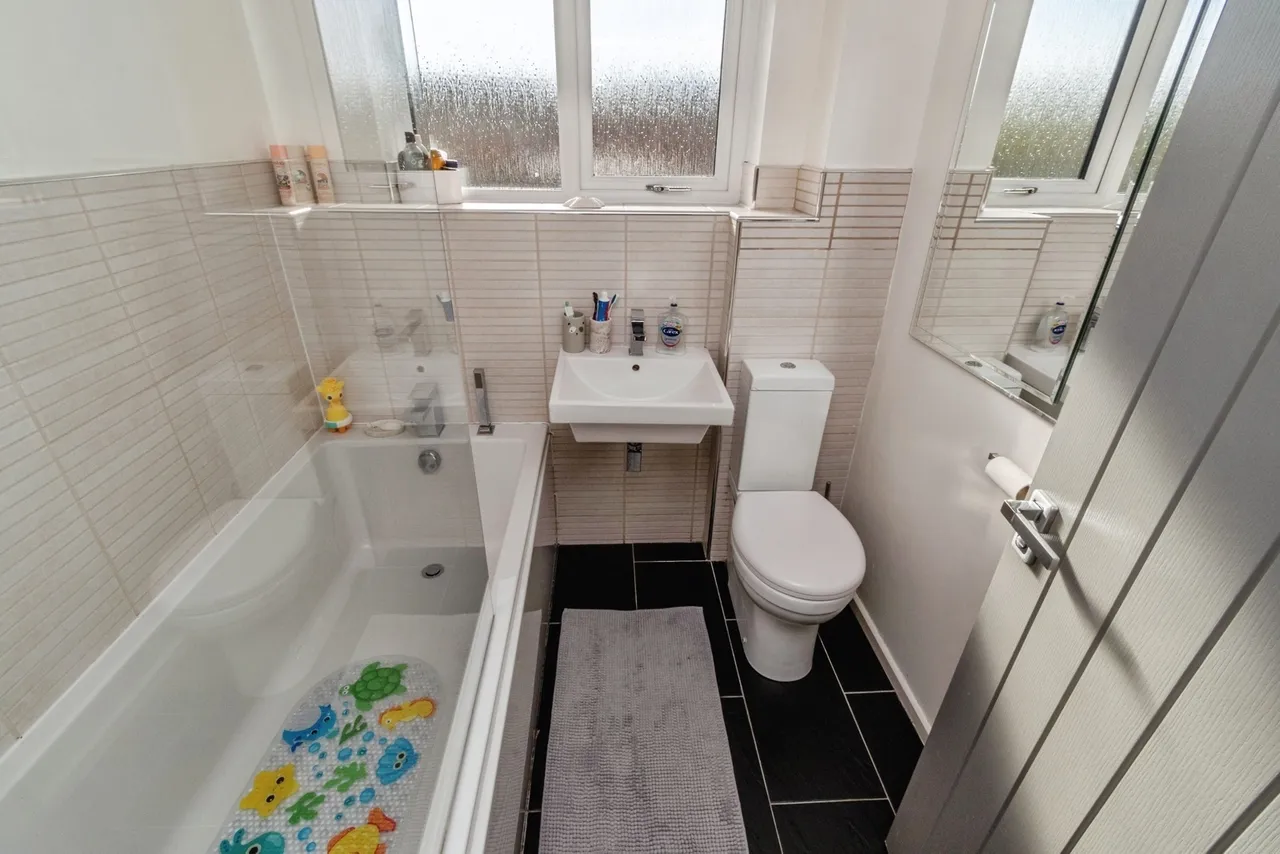 Ewhurst Close, Willenhall, WV13, photo 8
