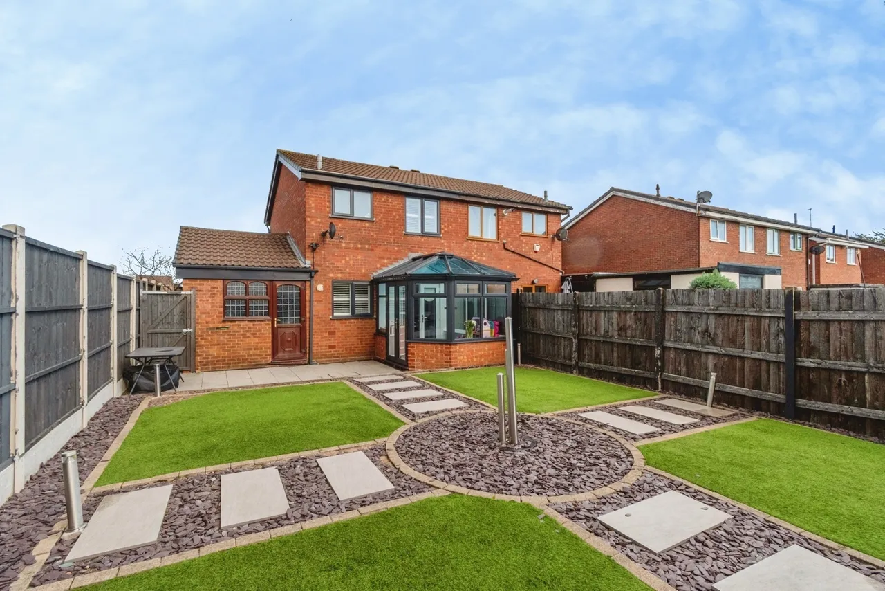Ewhurst Close, Willenhall, WV13, photo 15
