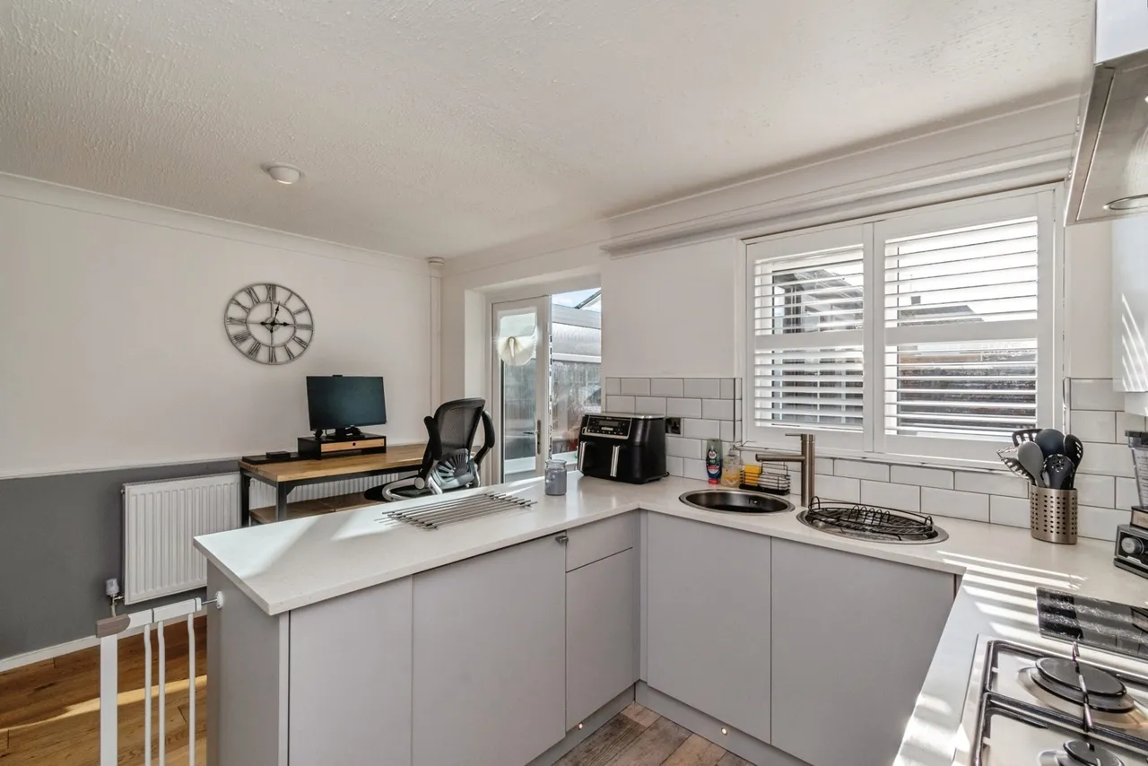 Ewhurst Close, Willenhall, WV13, photo 4
