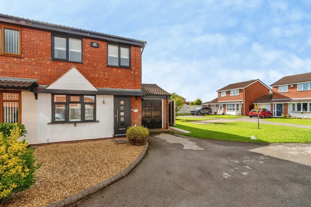 Ewhurst Close, Willenhall, WV13, photo 17