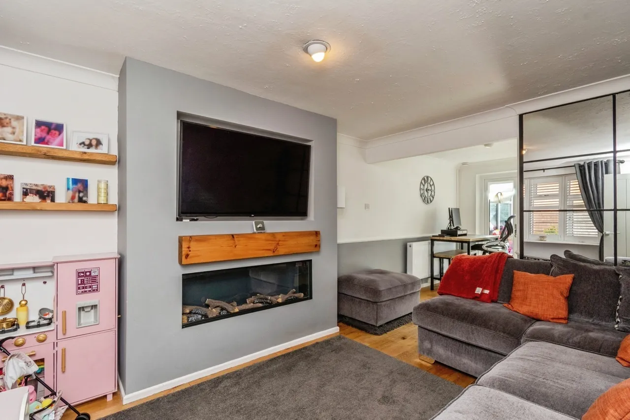 Ewhurst Close, Willenhall, WV13, photo 2