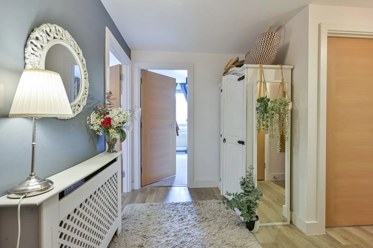 Apartment 307, Walpole Lodge, 7 Plaza Gardens, London, photo 10