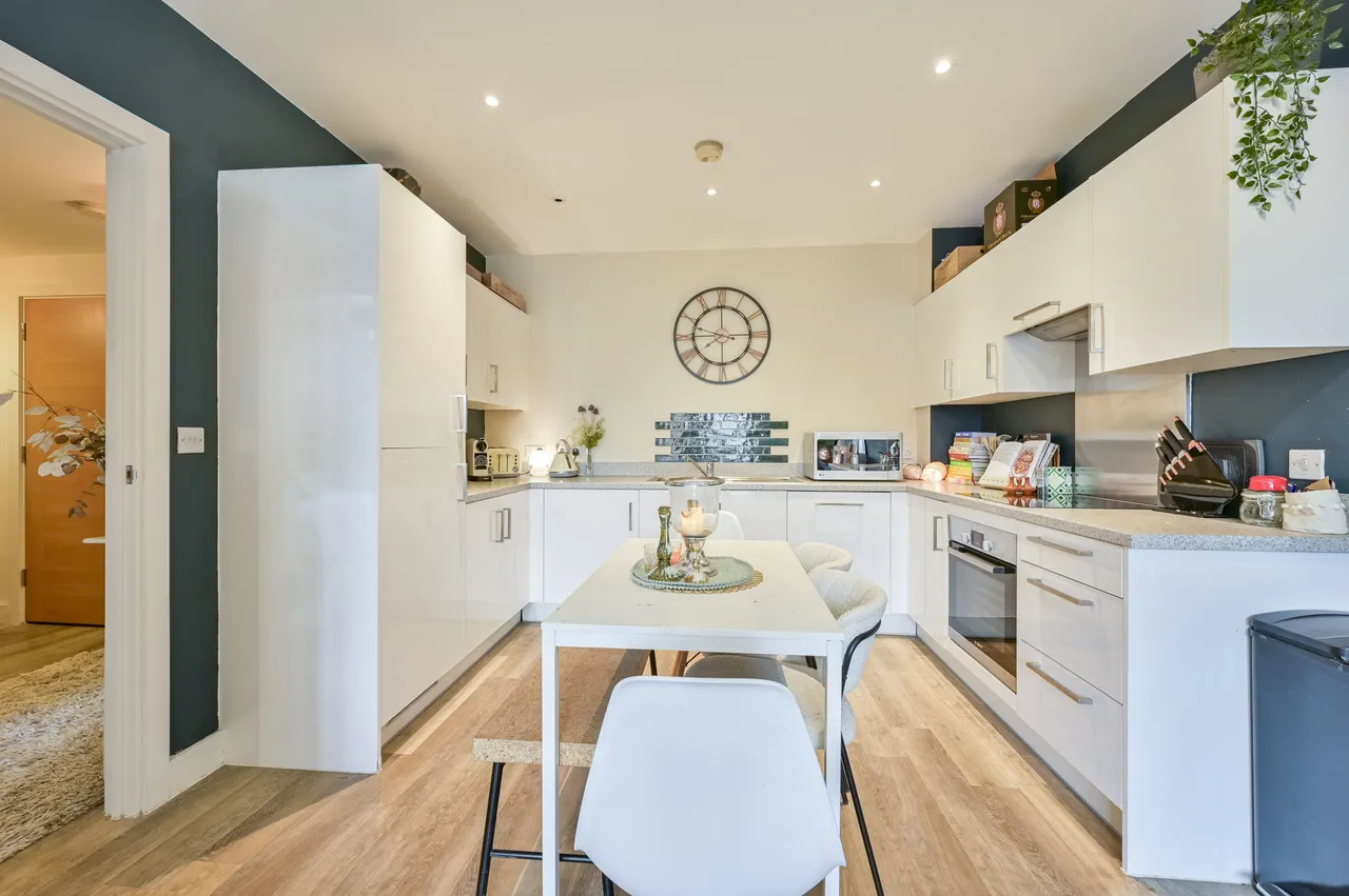 Apartment 307, Walpole Lodge, 7 Plaza Gardens, London, photo 3