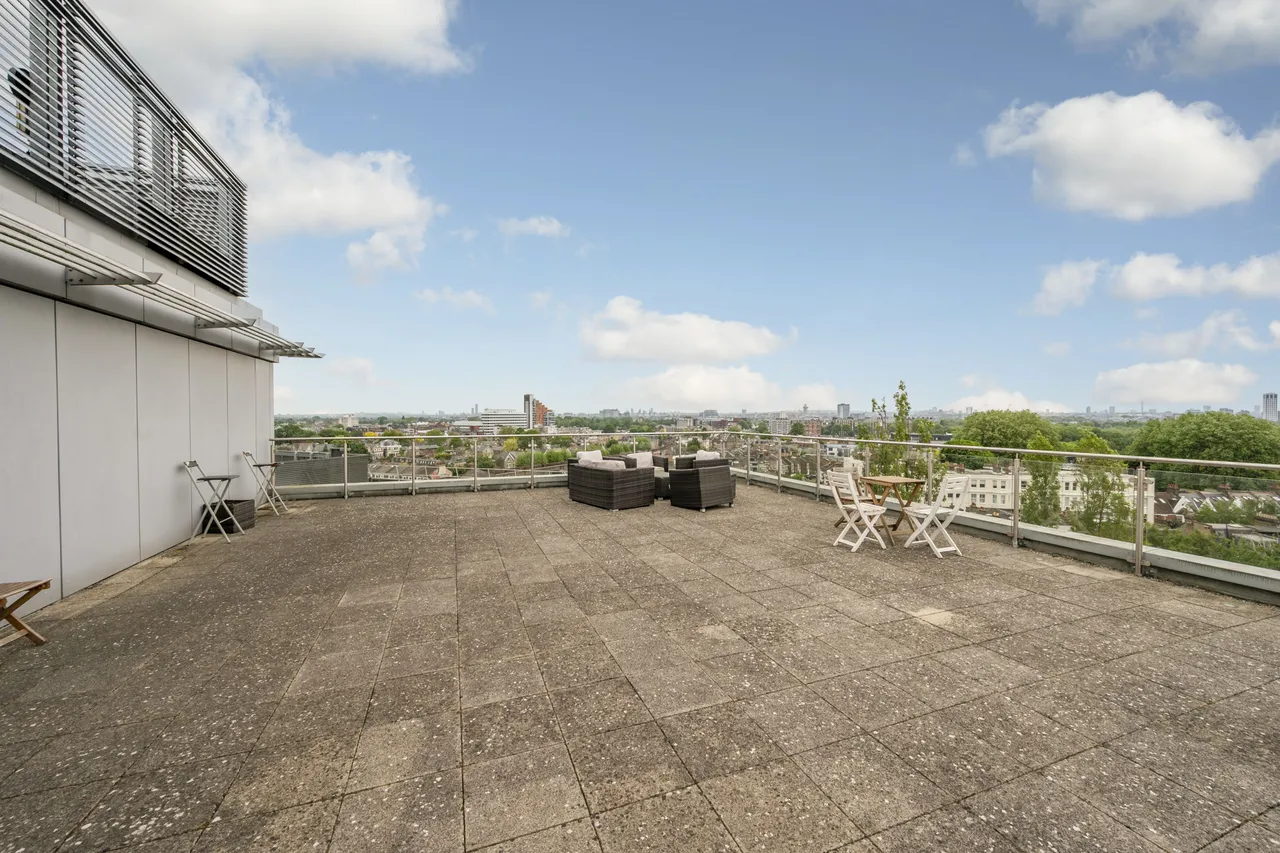 Apartment 307, Walpole Lodge, 7 Plaza Gardens, London, photo 12