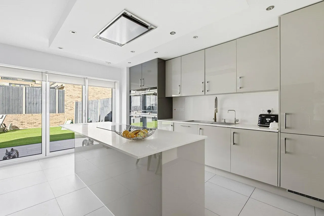 Stanley Kubrick Road, Denham, UB9, photo 13