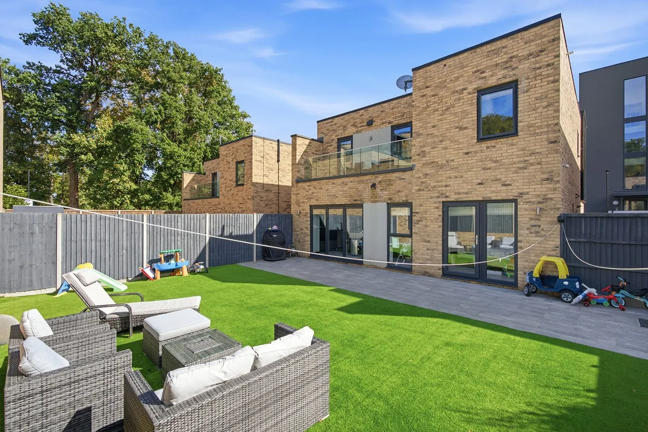 Stanley Kubrick Road, Denham, UB9, photo 24