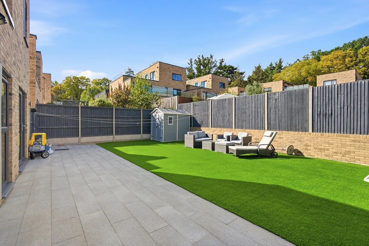 Stanley Kubrick Road, Denham, UB9, photo 22