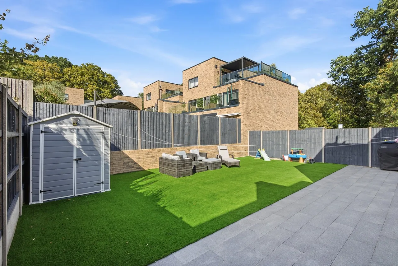 Stanley Kubrick Road, Denham, UB9, photo 25