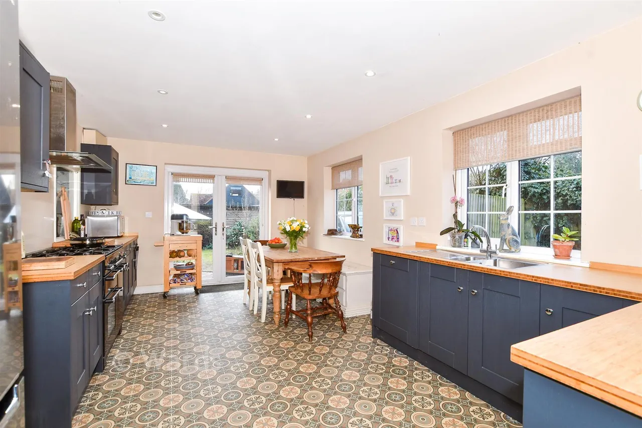 Vicarage Road, Yalding, ME18, photo 3