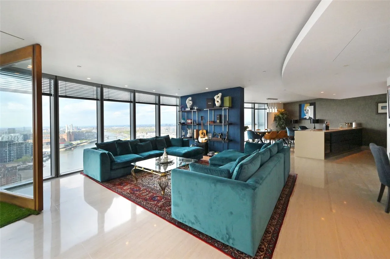 3 bed flat to rent, St. George Wharf, London, SW8