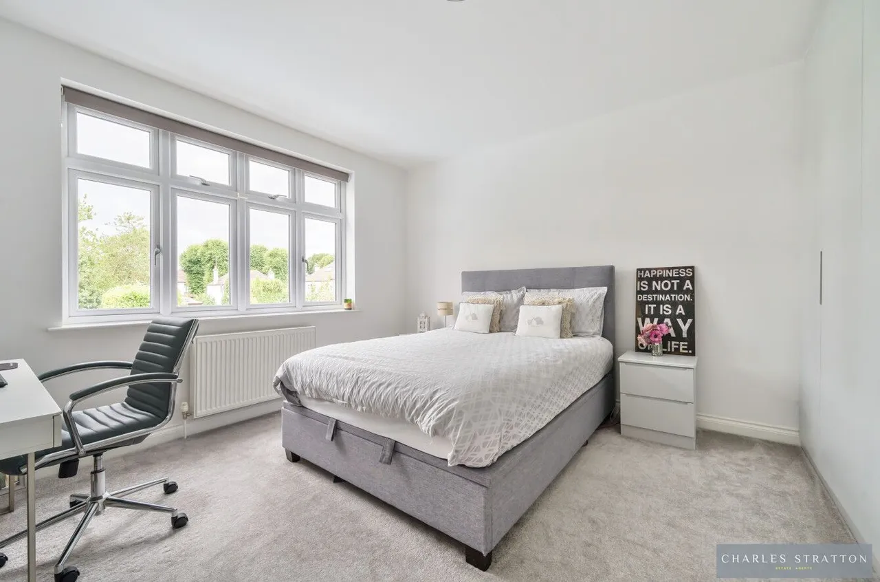 Pemberton Avenue, Romford, Essex, RM2 6HA, photo 14