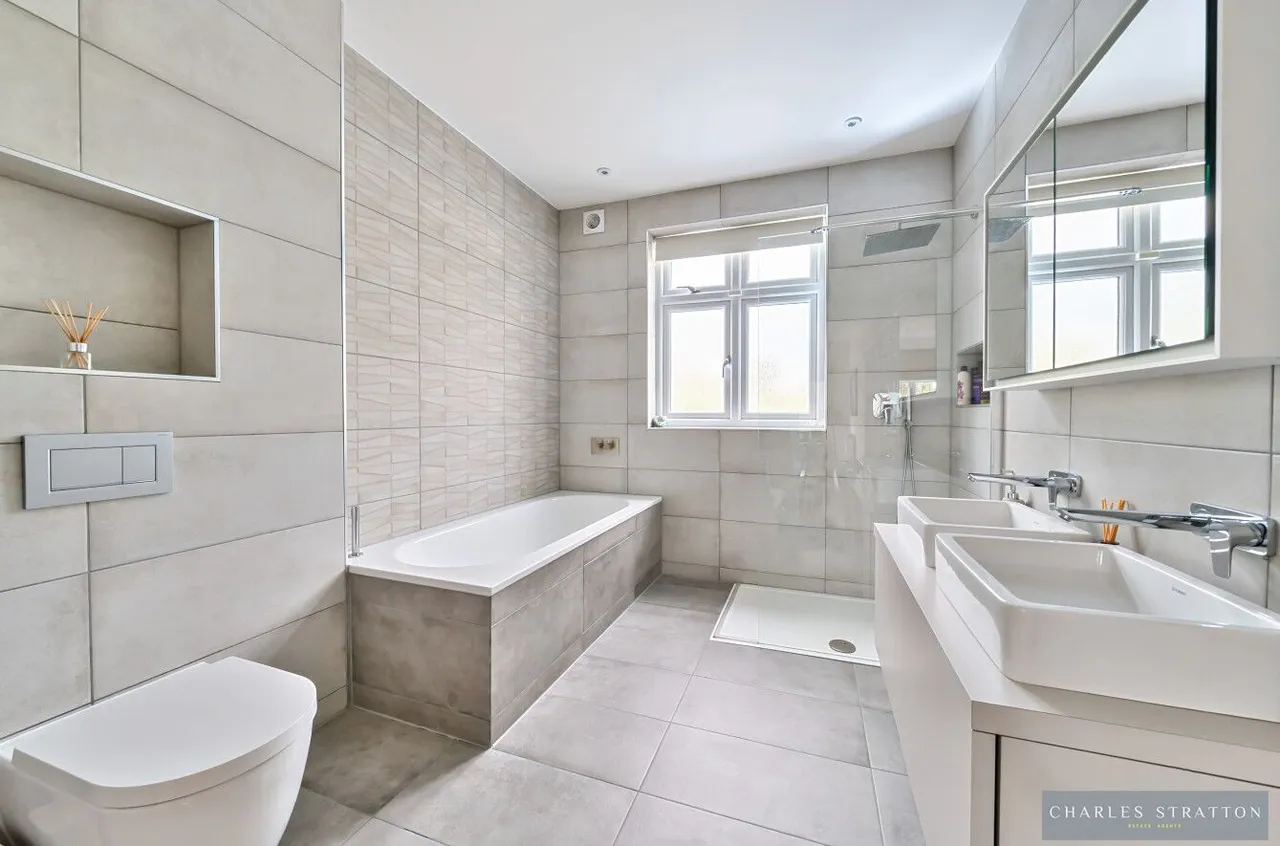 Pemberton Avenue, Romford, Essex, RM2 6HA, photo 4