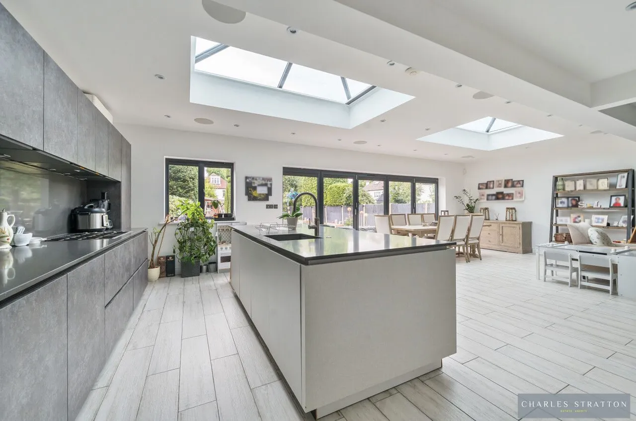 Pemberton Avenue, Romford, Essex, RM2 6HA, photo 9