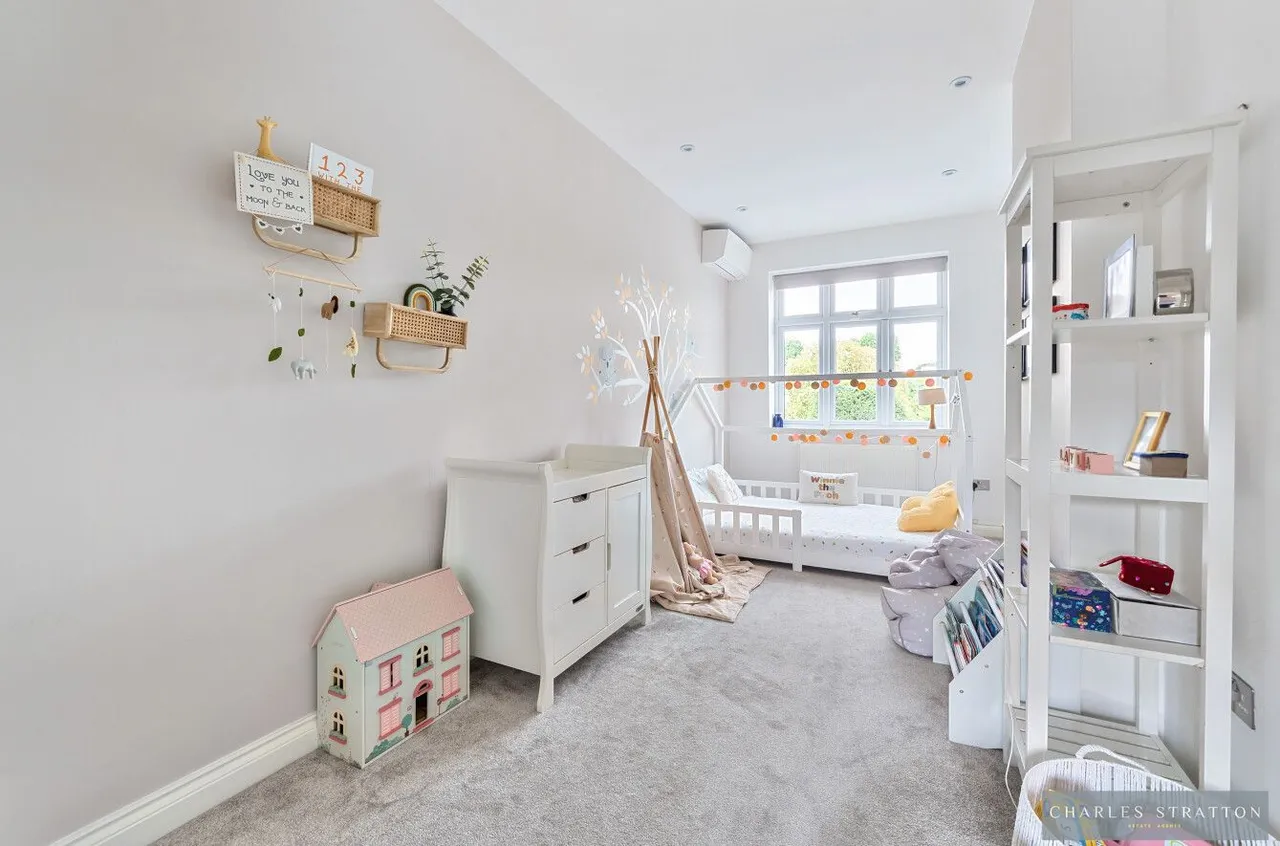 Pemberton Avenue, Romford, Essex, RM2 6HA, photo 15