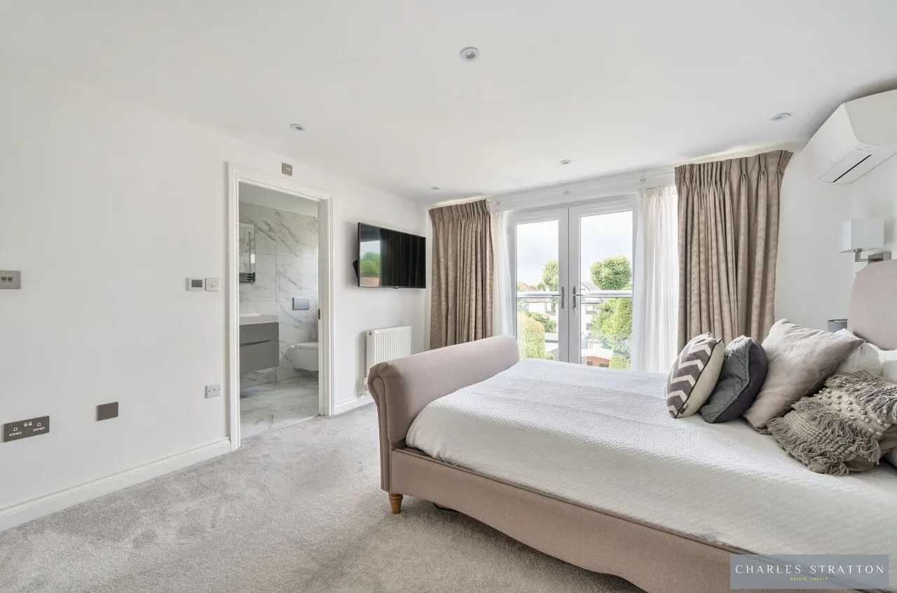 Pemberton Avenue, Romford, Essex, RM2 6HA, photo 17
