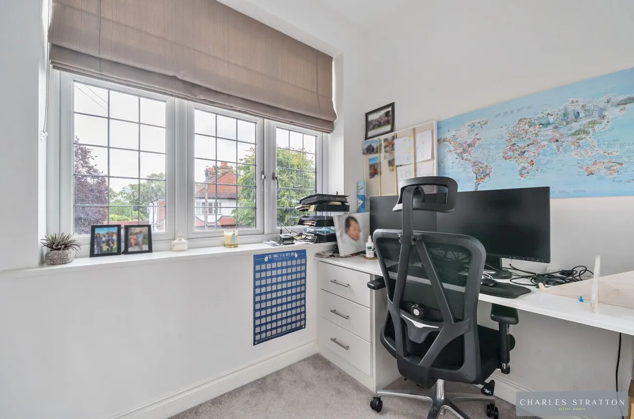 Pemberton Avenue, Romford, Essex, RM2 6HA, photo 16