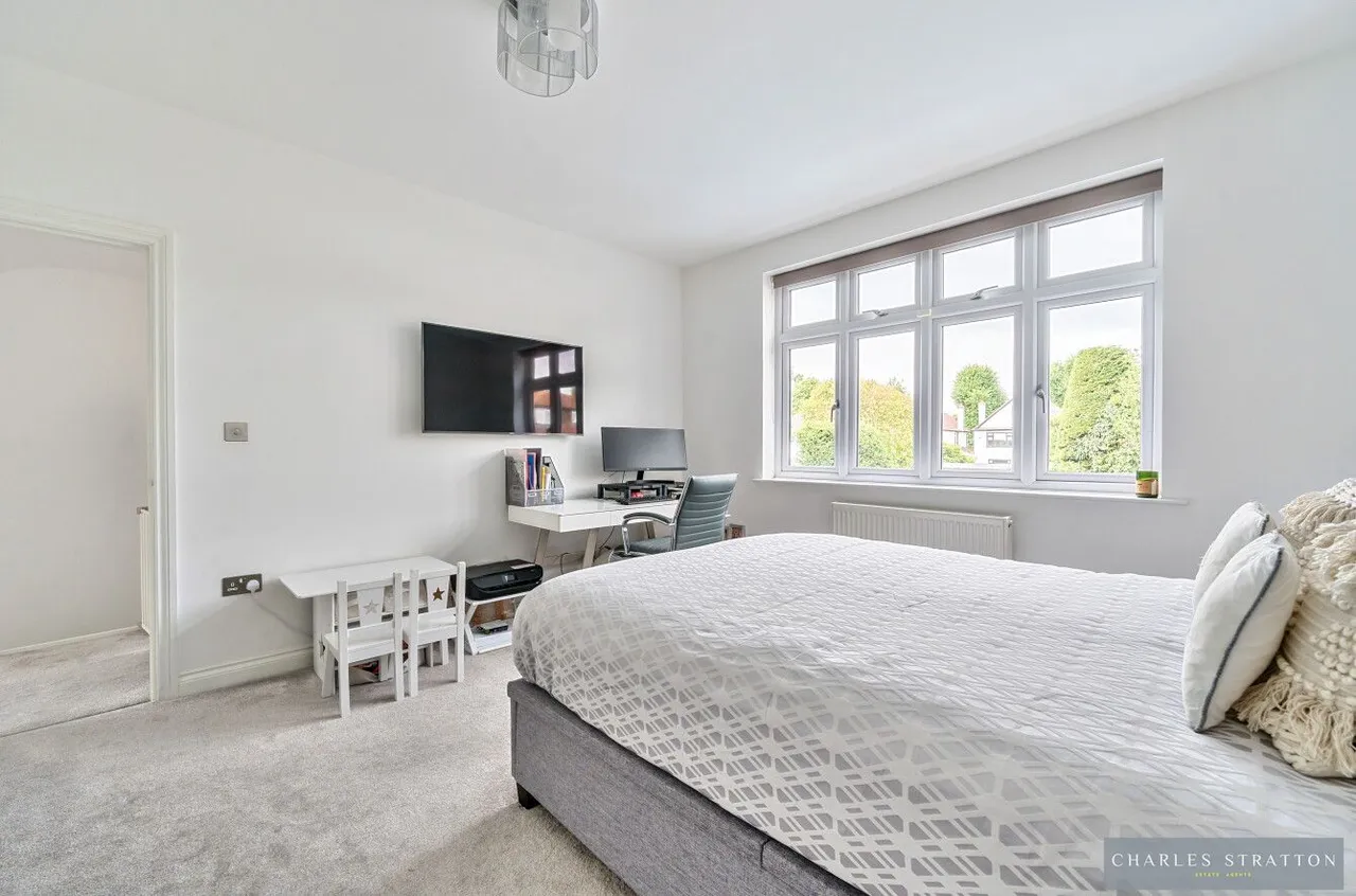 Pemberton Avenue, Romford, Essex, RM2 6HA, photo 13