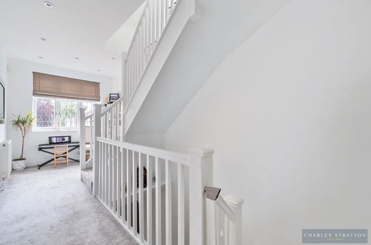 Pemberton Avenue, Romford, Essex, RM2 6HA, photo 11
