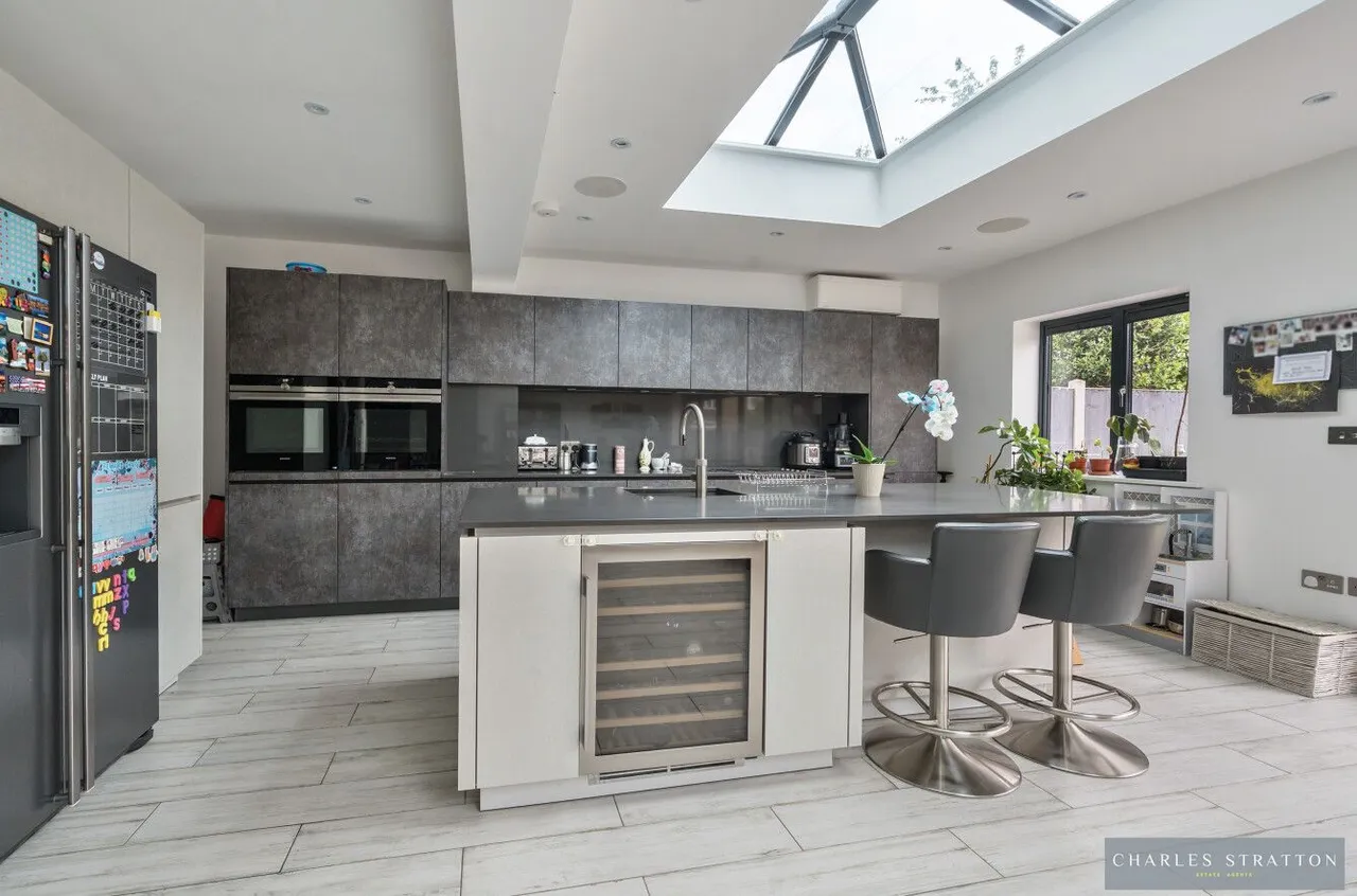 Pemberton Avenue, Romford, Essex, RM2 6HA, photo 8