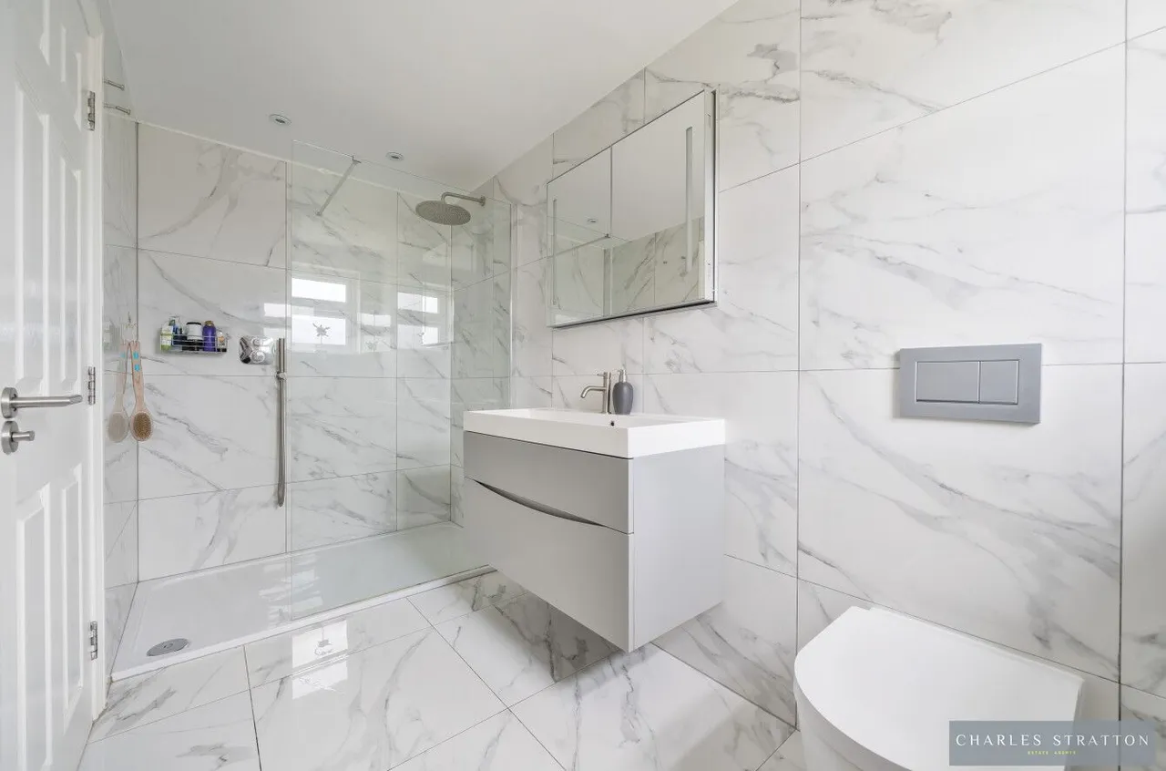 Pemberton Avenue, Romford, Essex, RM2 6HA, photo 19