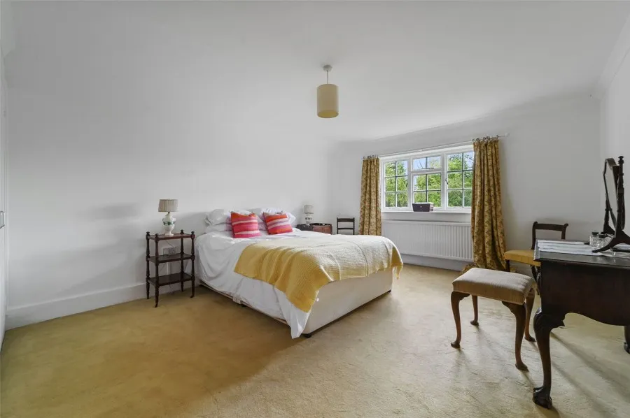 with 6 bedrooms in Sawbridgeworth, CM21, photo 9