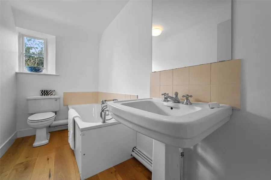 with 6 bedrooms in Sawbridgeworth, CM21, photo 15