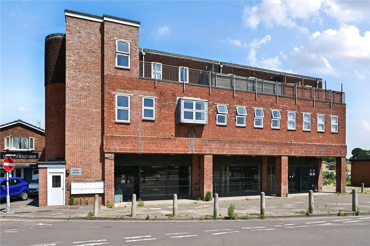 1 bed flat for sale — Plough Road, Yateley, Hampshire, GU46 7UW