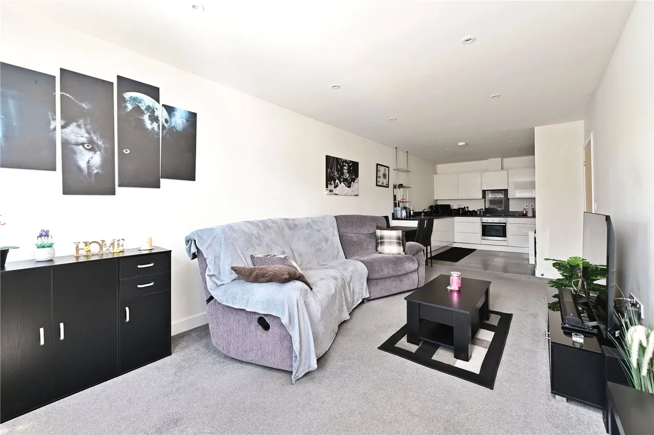 Plough Road, Yateley, Hampshire, GU46 7UW, photo 3