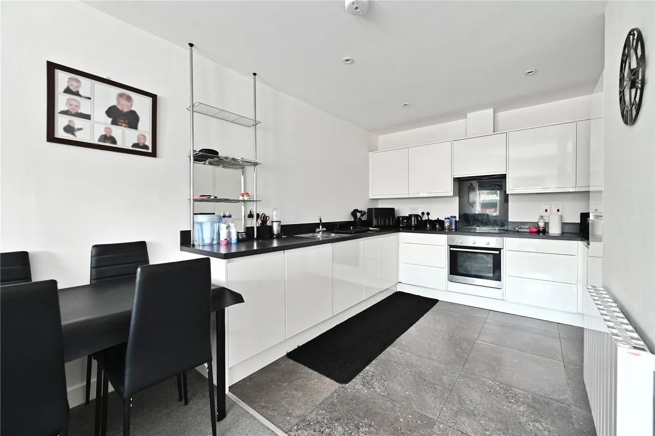 Plough Road, Yateley, Hampshire, GU46 7UW, photo 6