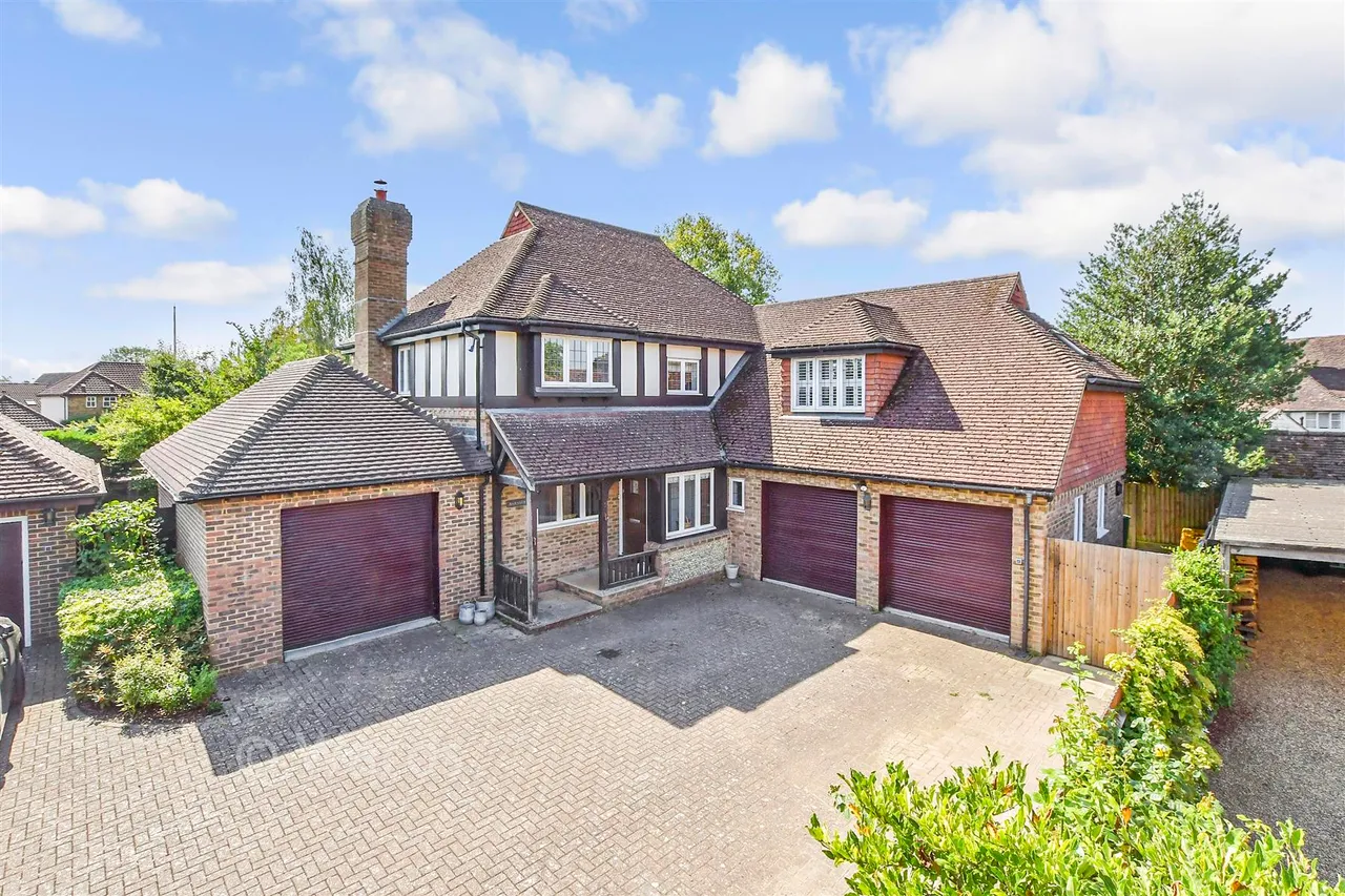 5 bed house for sale, Wades Close, Marden, TN12