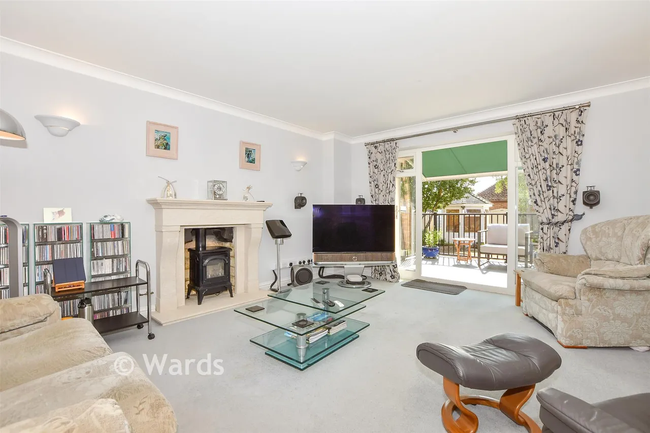 Wades Close, Marden, TN12, photo 3