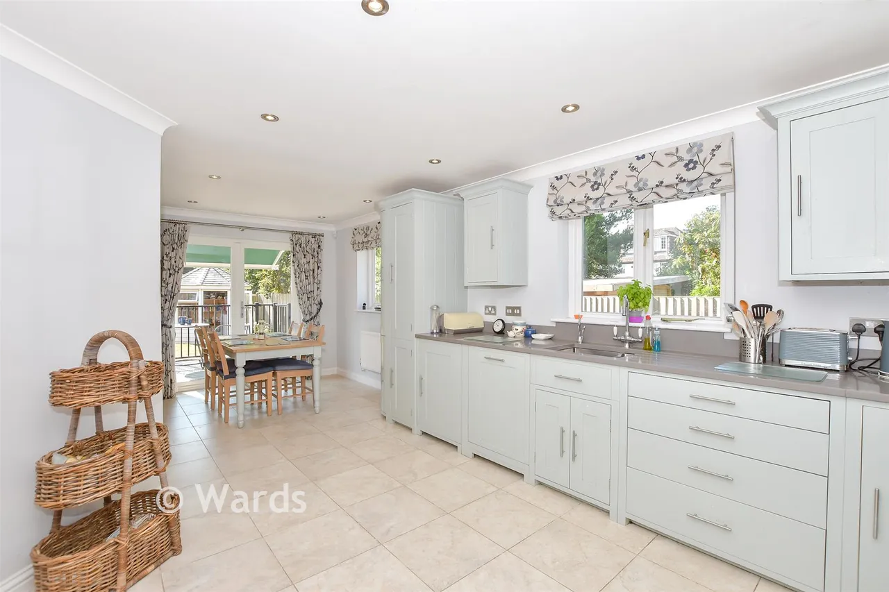 Wades Close, Marden, TN12, photo 4