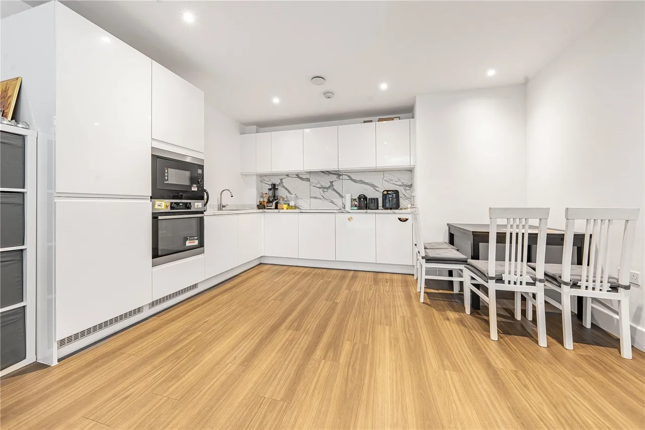 Frazer Nash Close, Isleworth, TW7, photo 2