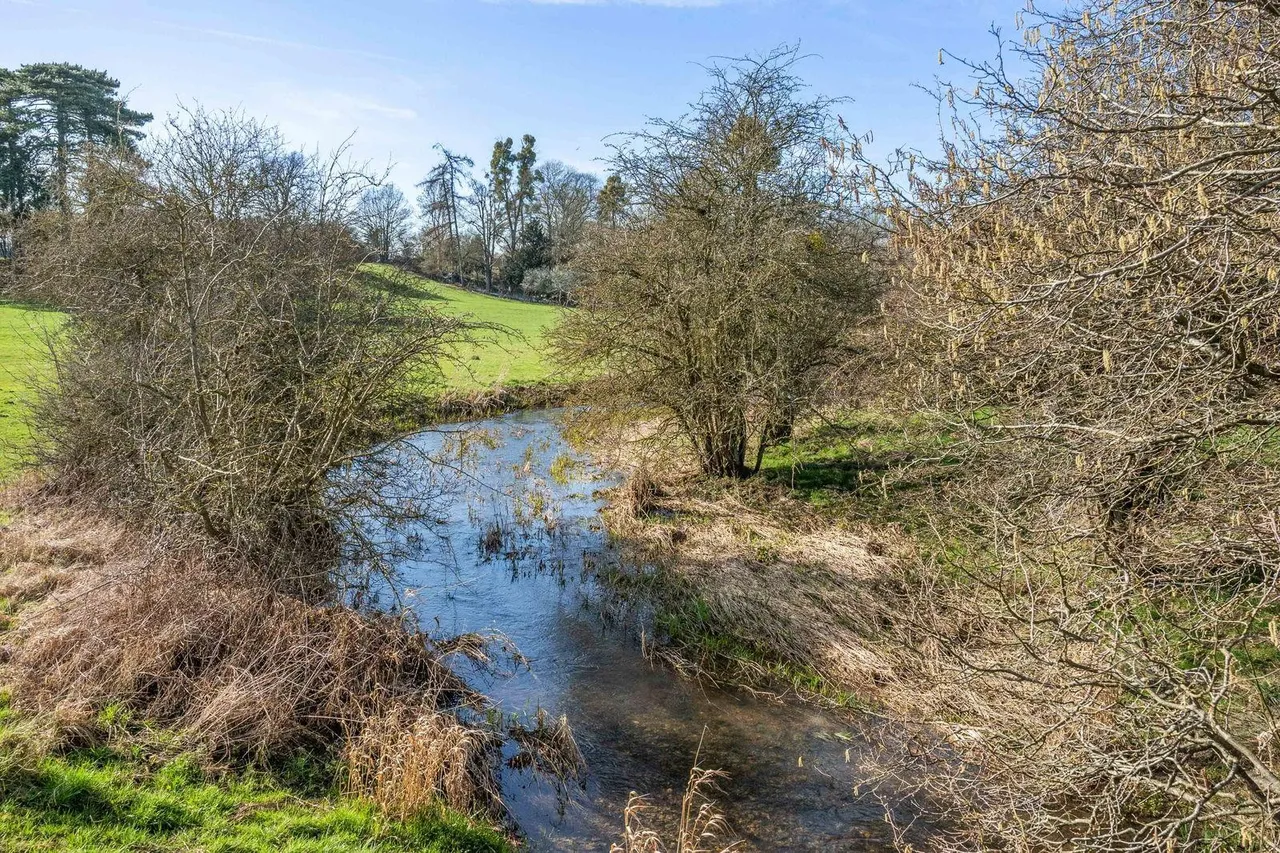 Oakhurst, Frogmore Hall, SG14, photo 35