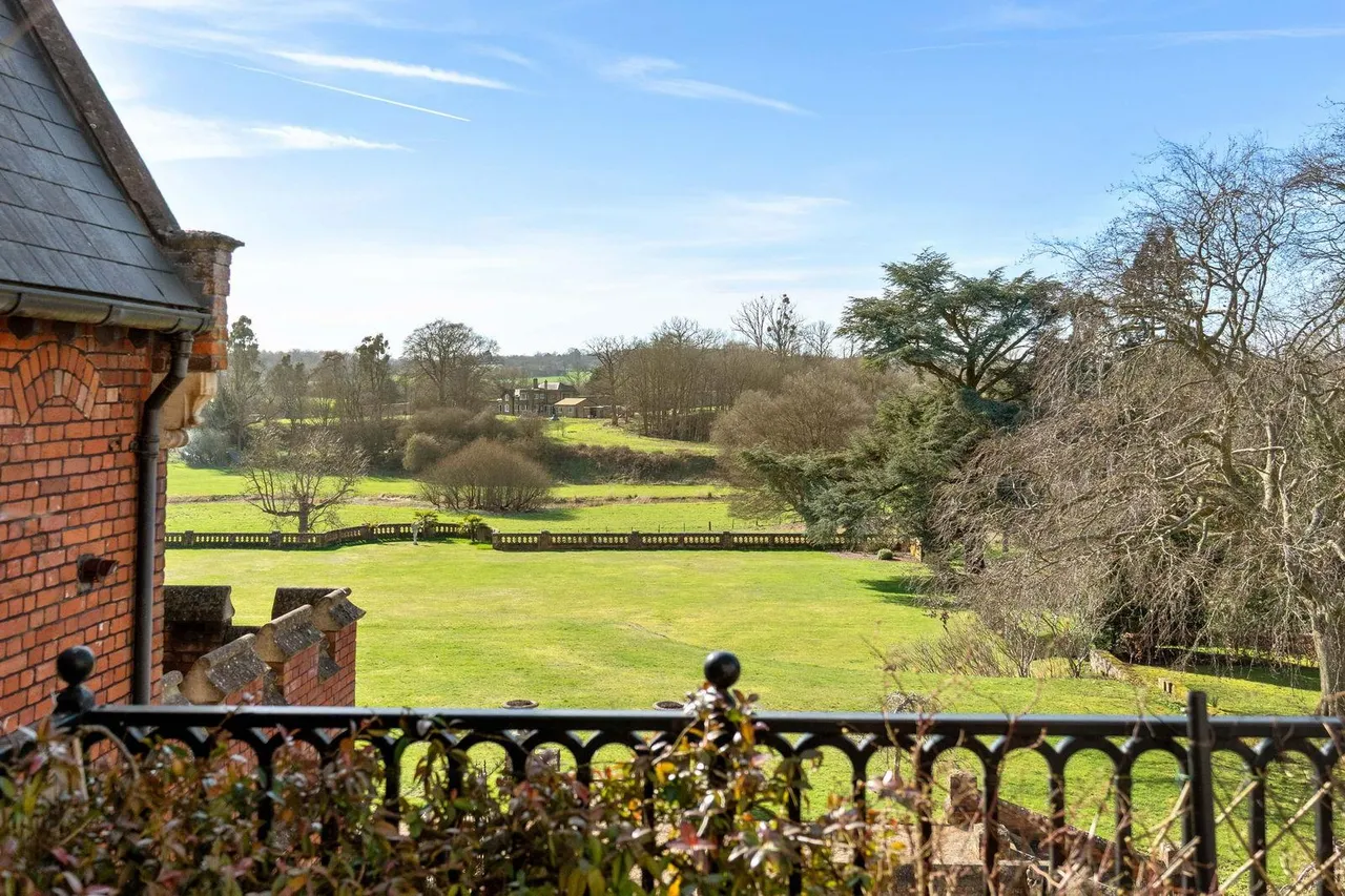 Oakhurst, Frogmore Hall, SG14, photo 27