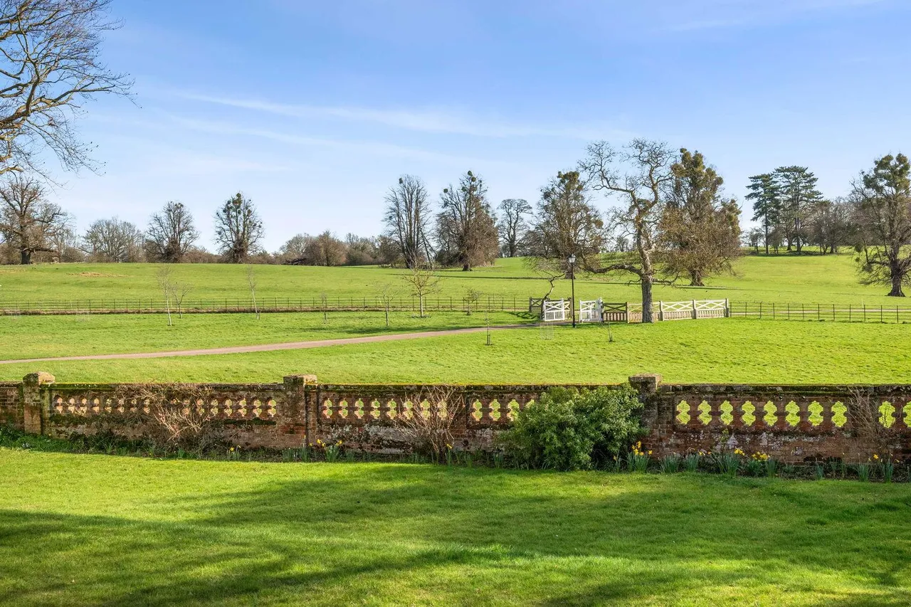 Oakhurst, Frogmore Hall, SG14, photo 39
